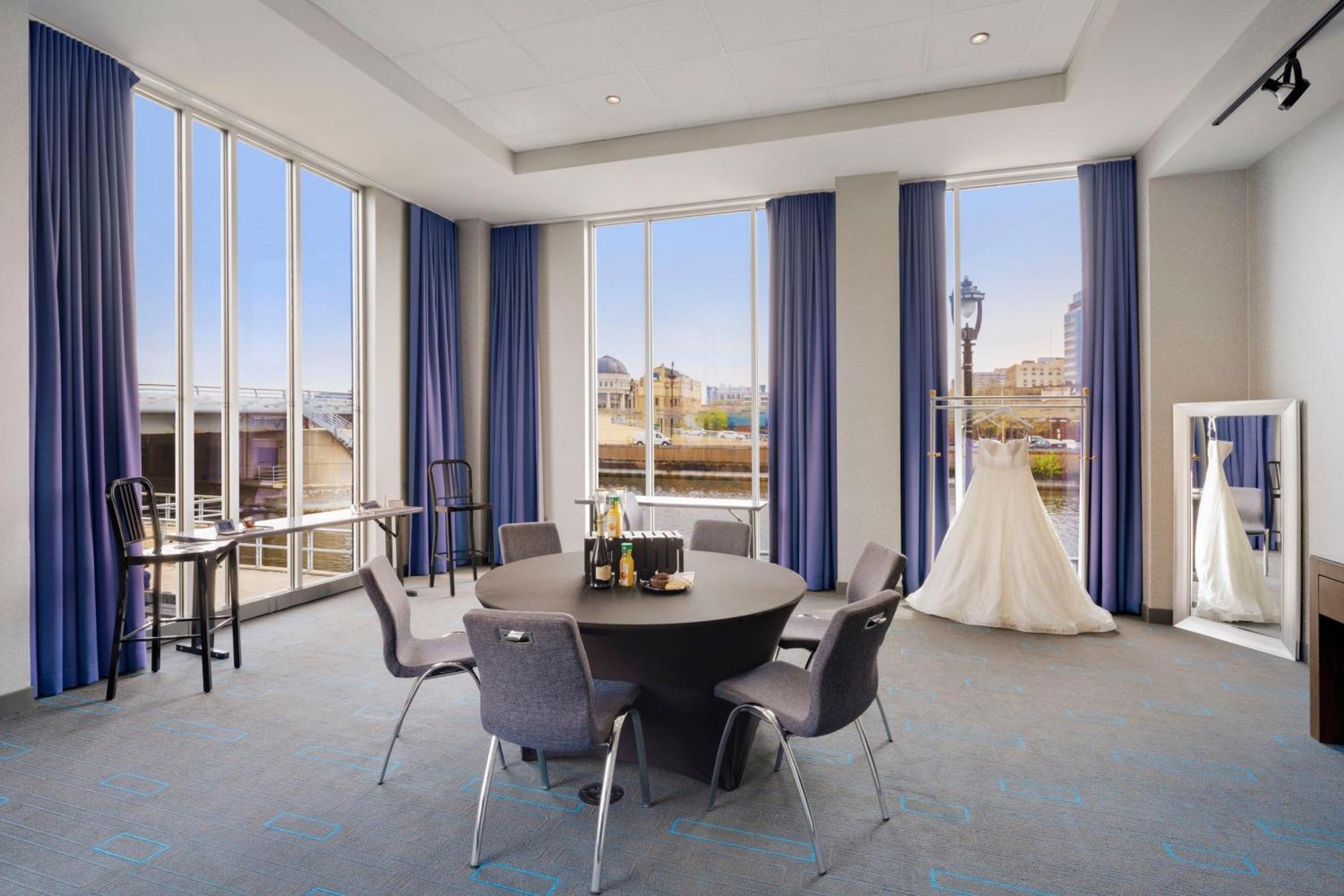 Aloft Hotel Milwaukee Downtown Extérieur photo