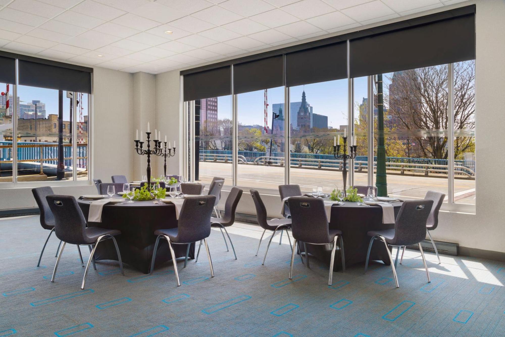 Aloft Hotel Milwaukee Downtown Extérieur photo