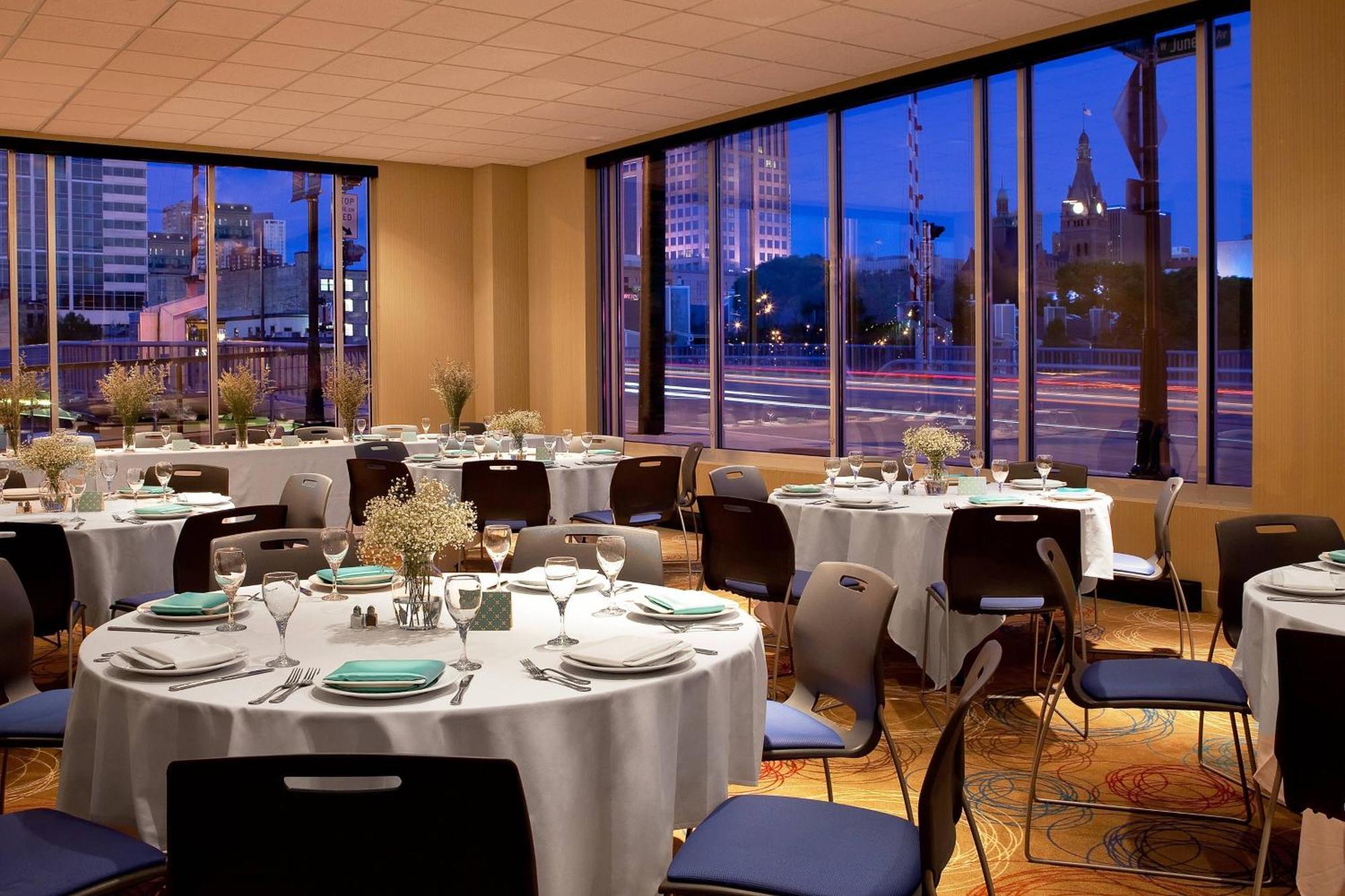 Aloft Hotel Milwaukee Downtown Extérieur photo